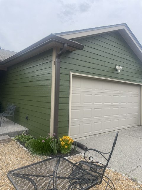 green exterior garage painting by 99 Dollar Painter in Middle Tennessee
